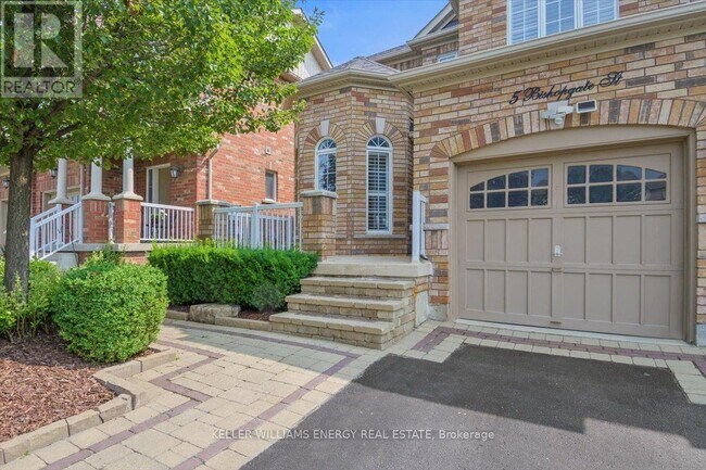 5 Bishopgate St in Whitby, ON - Building Photo - Building Photo