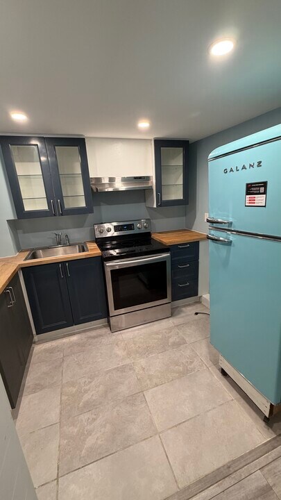 135 Hawthorne Ave in Ottawa, ON - Building Photo