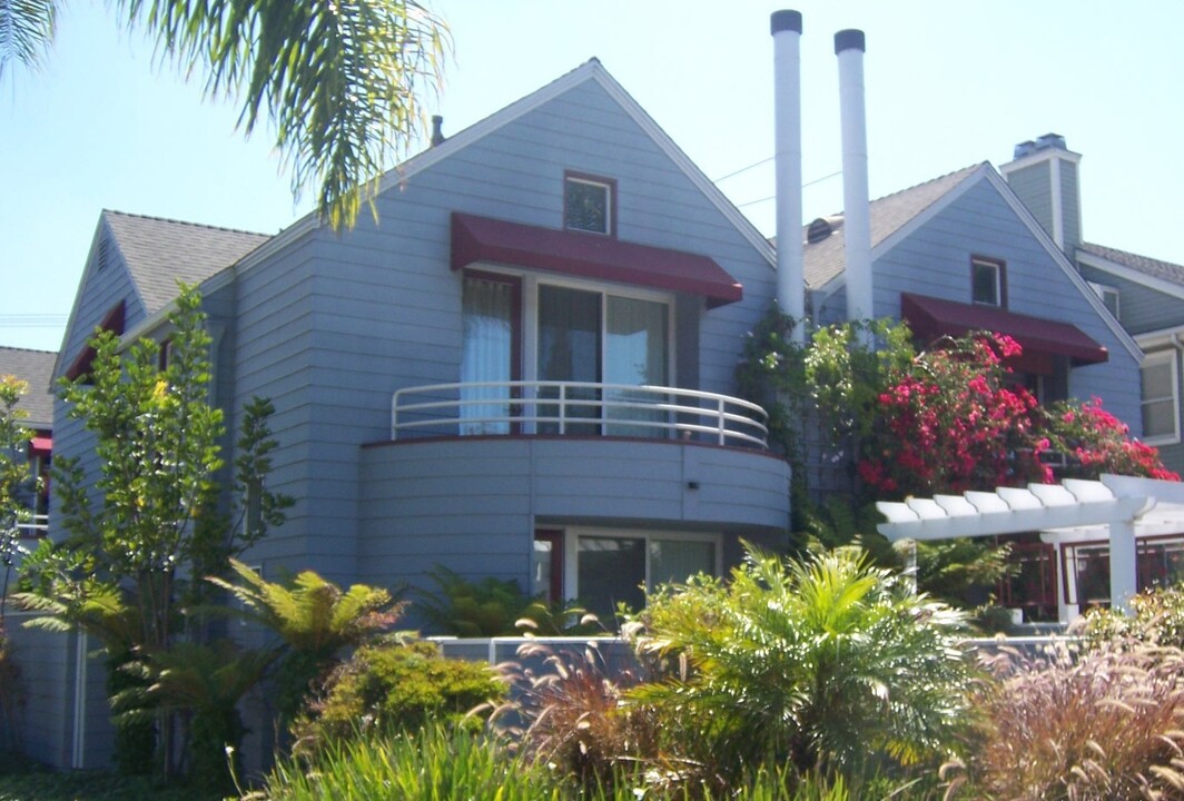 303 D Ave in Coronado, CA - Building Photo