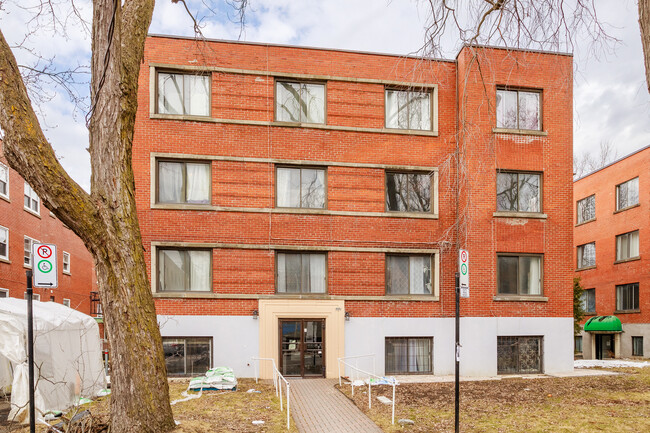 4945 Édouard-Montpetit Boul in Montréal, QC - Building Photo - Building Photo