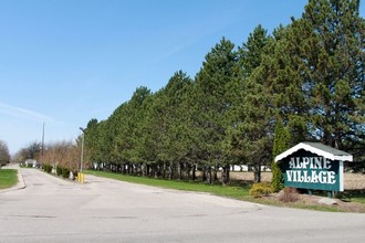 Alpine Village MHP in Bay City, MI - Foto de edificio - Building Photo