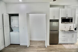15762 SW 102nd St, Unit Studio in Miami, FL - Building Photo