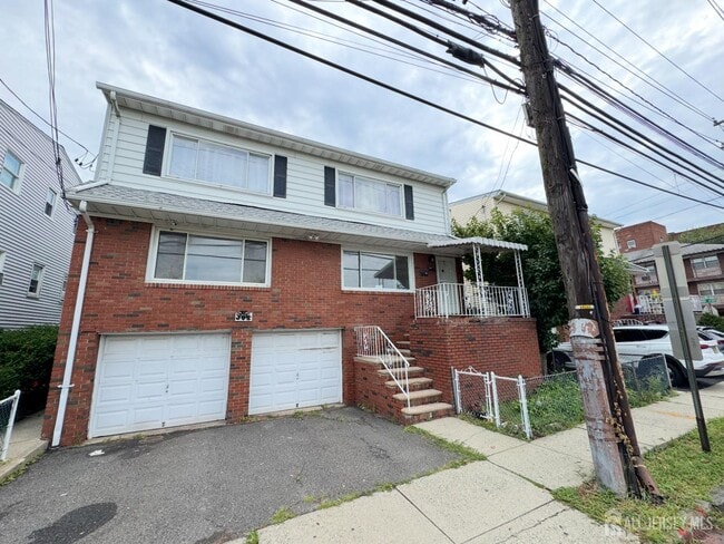 property at 304 Woodcliff Ave
