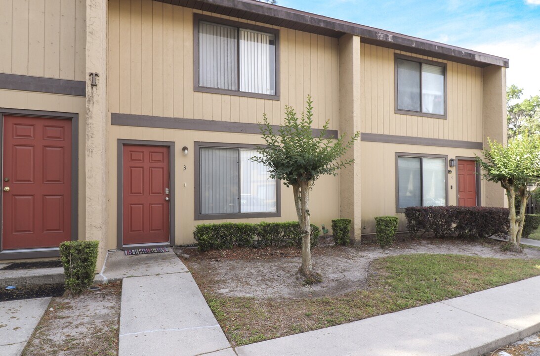 2300 SW 43rd St in Gainesville, FL - Building Photo