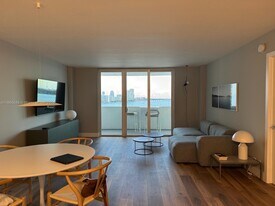 5 Island Ave in Miami Beach, FL - Building Photo