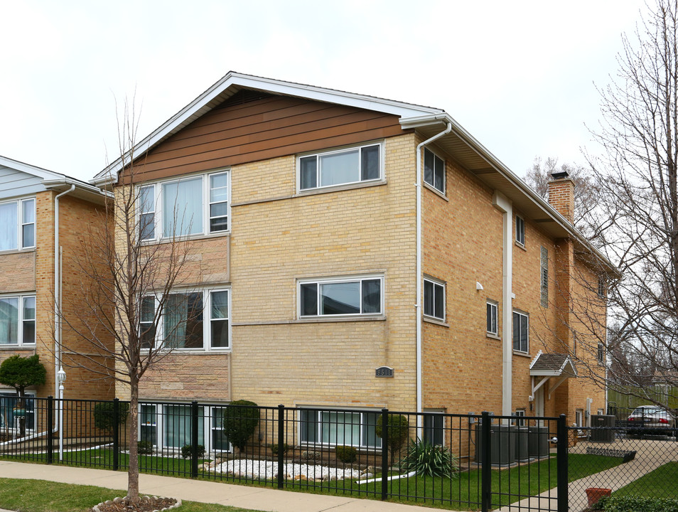 9511 Lawrence Ct in Schiller Park, IL - Building Photo