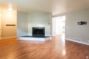 7265 S 1950 E in Cottonwood Heights, UT - Building Photo