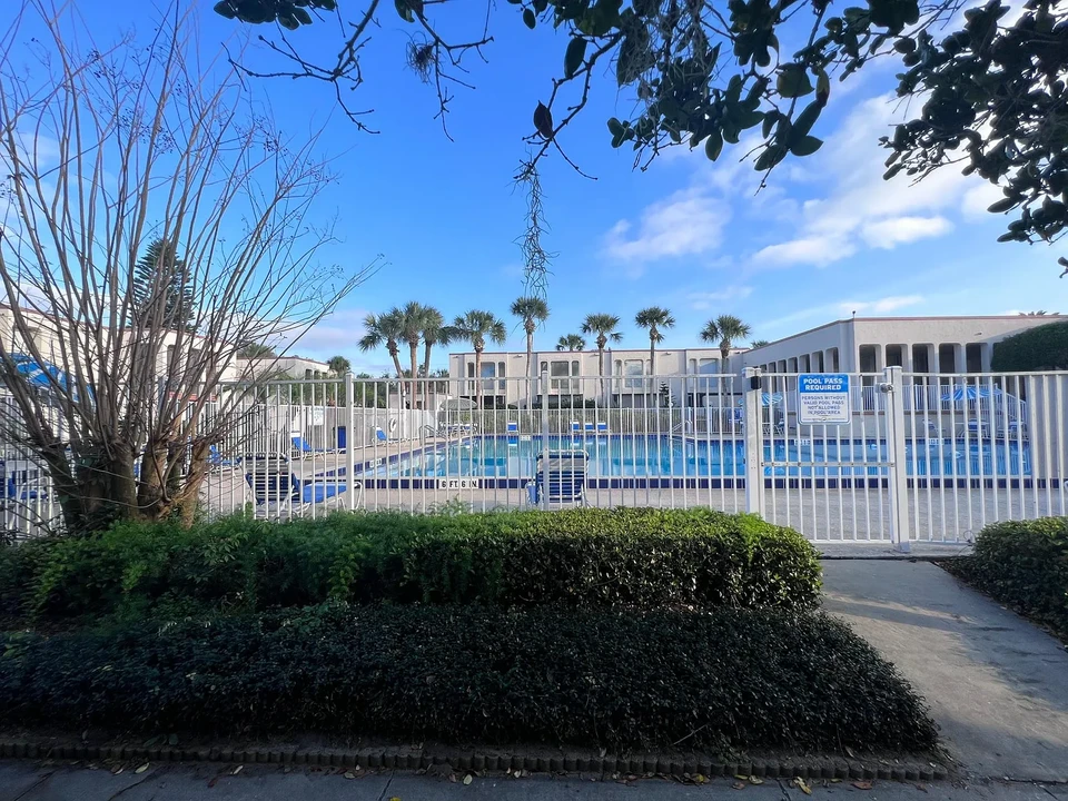 502 Orange Dr, Unit 11 in Altamonte Springs, FL - Building Photo