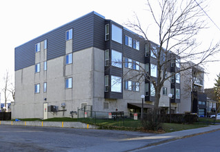 2612 14a St SW in Calgary, AB - Building Photo - Building Photo