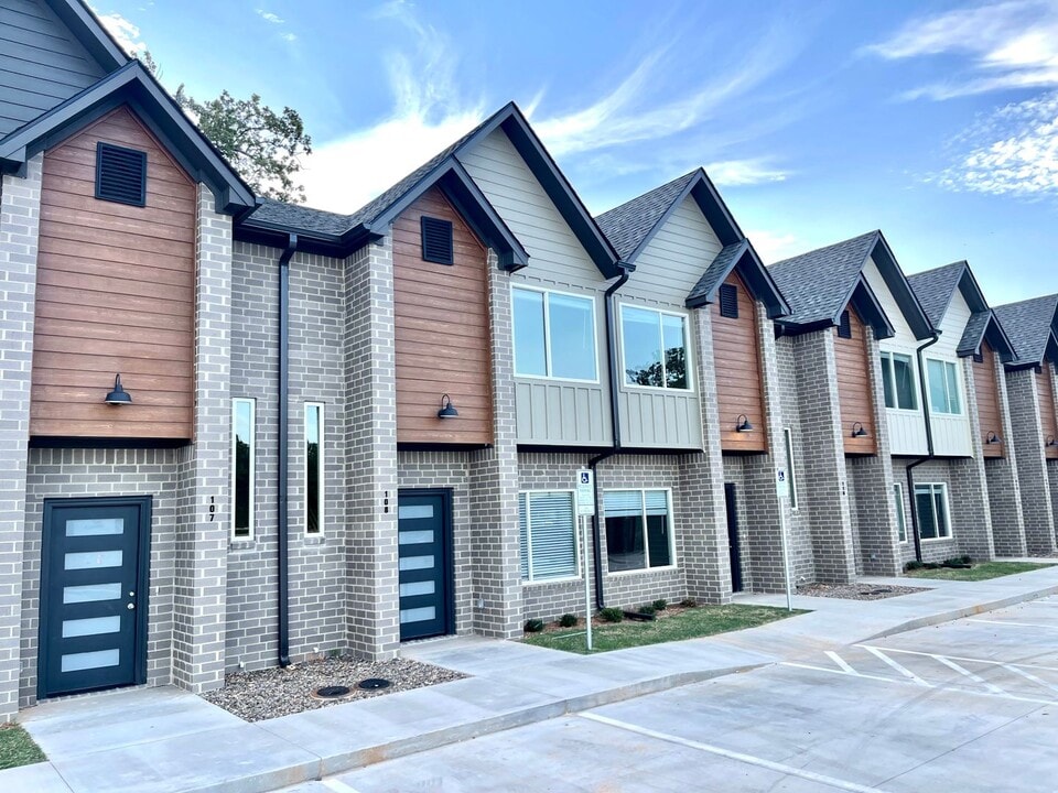 Parkway Townhomes in Texarkana, AR - Building Photo