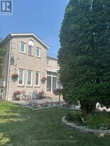979 Rambleberry Ave in Pickering, ON - Building Photo
