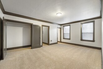 16 N Broadway St in Tacoma, WA - Foto de edificio - Building Photo