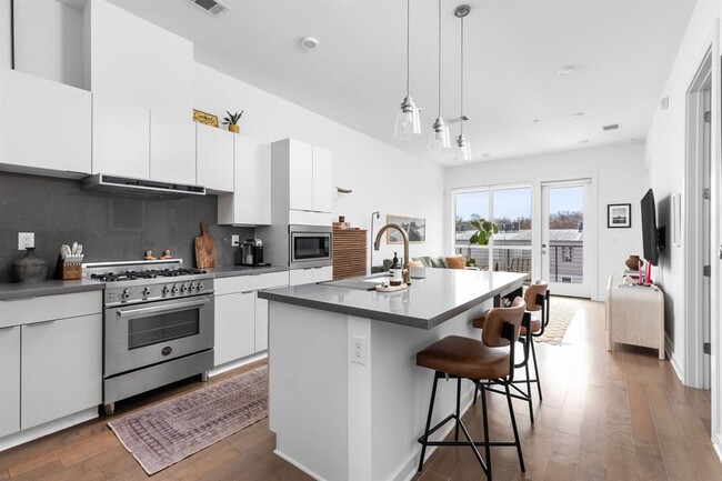 property at 207 W Johanna St