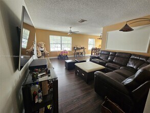 161 SE Village Dr in Port St. Lucie, FL - Building Photo - Building Photo