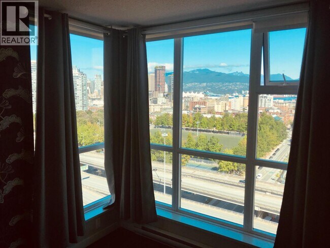 125 Milross Ave in Vancouver, BC - Building Photo - Building Photo