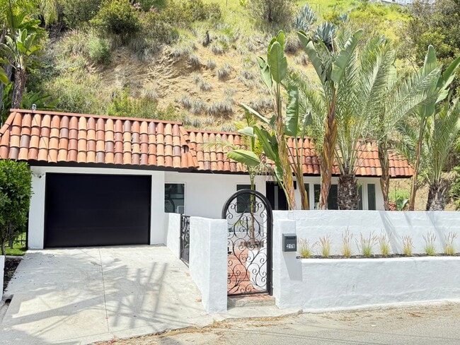 property at 2170 Sunset Plaza Dr