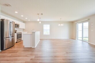 1617 Strathmore Cir in Mount Dora, FL - Building Photo - Building Photo