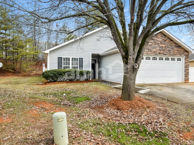 137 Cameron Way Cir in Winston-Salem, NC - Foto de edificio - Building Photo