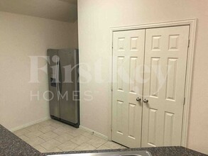 1218 Jewel Ln in Lancaster, TX - Foto de edificio - Building Photo