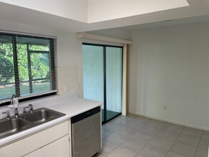 10022-10028 8th St N in Naples, FL - Foto de edificio - Building Photo
