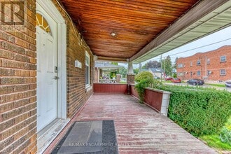 5188 Maple St in Niagara Falls, ON - Foto de edificio - Building Photo