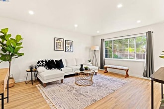 20852 Baker Rd in Castro Valley, CA - Foto de edificio - Building Photo