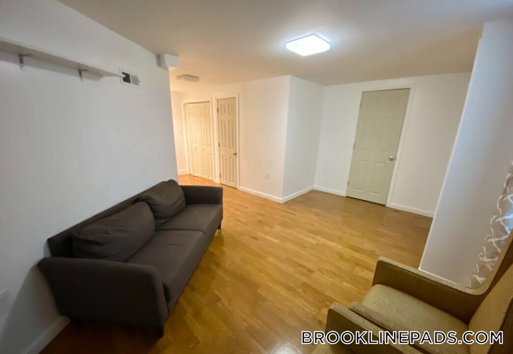 12 Verndale St in Brookline, MA - Building Photo