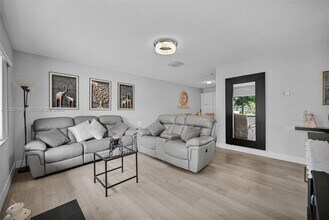 7309 NW 62nd St in Tamarac, FL - Building Photo - Building Photo