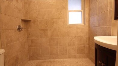 6568 Pontchartrain Blvd in New Orleans, LA - Building Photo - Building Photo