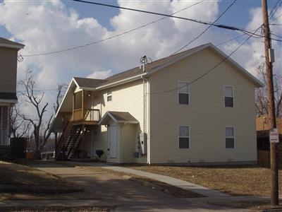 911 S Campbell Ave in Springfield, MO - Foto de edificio