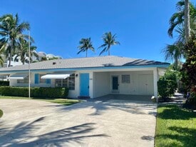 590 NE Wavecrest Way in Boca Raton, FL - Building Photo