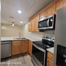 1460 Sheafe Ave NE in Palm Bay, FL - Foto de edificio - Building Photo