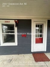 2007 Oakwood Ave NE in Grand Rapids, MI - Building Photo - Building Photo