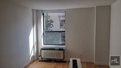 W 87th St in New York, NY - Building Photo - Building Photo
