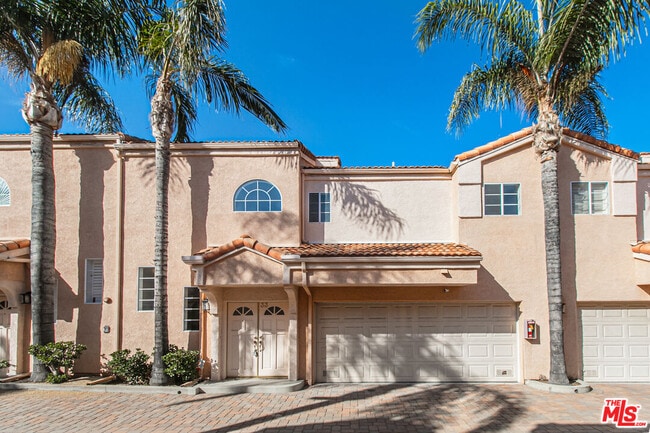 property at 5200 White Oak Ave