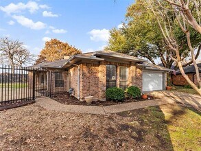 400 Ricker Ct in Irving, TX - Building Photo - Building Photo