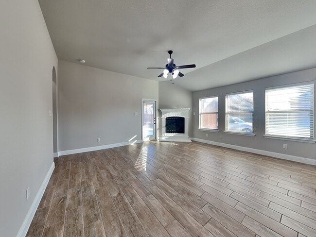 900 McLynn Ct in Rockwall, TX - Foto de edificio - Building Photo