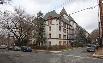 6 Upland Rd in Baltimore, MD - Building Photo