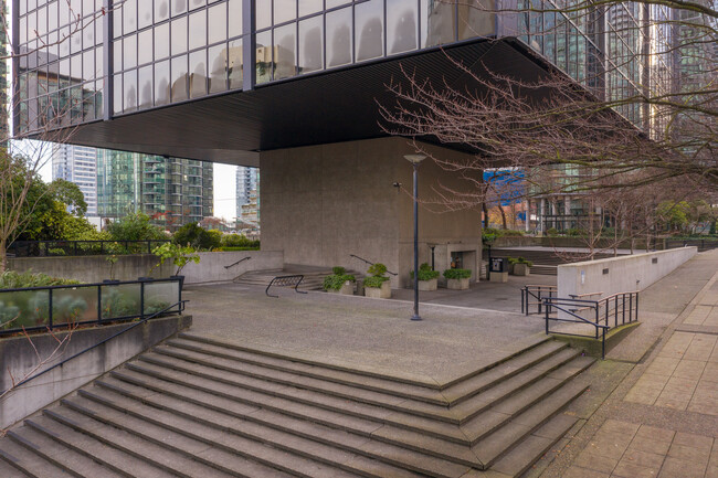 The Qube in Vancouver, BC - Building Photo - Building Photo