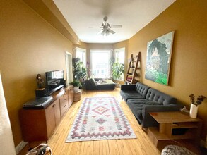 3249 W Hirsch St, Unit APT 401 in Chicago, IL - Foto de edificio - Building Photo