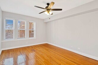 7152 S Cornell Ave in Chicago, IL - Building Photo - Building Photo