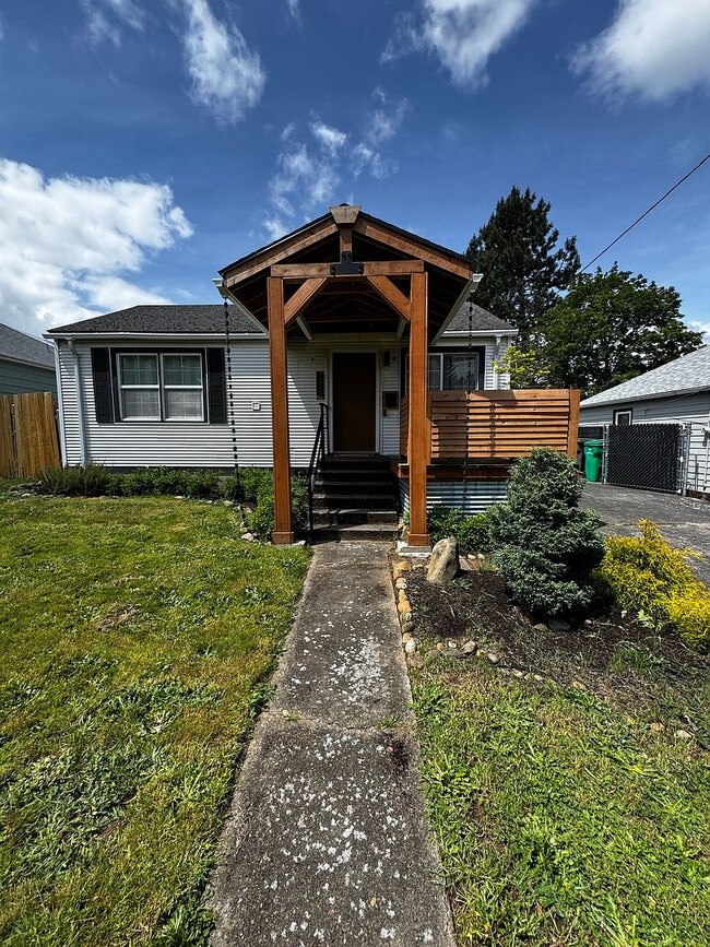 1215 NE 79th Ave in Portland, OR - Foto de edificio - Building Photo