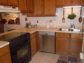 Whitman Place Apartments in Oconomowoc, WI - Foto de edificio - Building Photo