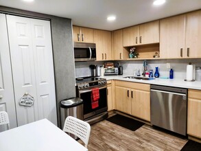 575 NW 98th Ave in Plantation, FL - Building Photo - Building Photo