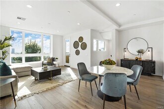 1054 Joels Pl in Los Angeles, CA - Building Photo - Building Photo