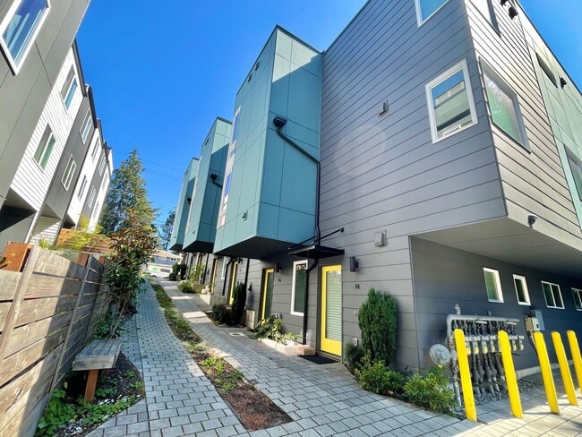 14013 Greenwood Ave N in Seattle, WA - Building Photo - Building Photo