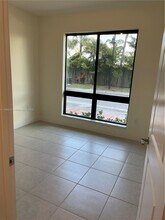 8001 NW 41st St in Doral, FL - Building Photo - Building Photo