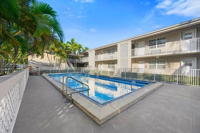 6565 Santona St in Coral Gables, FL - Building Photo - Building Photo