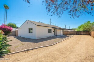 913 W Highland Ave in Phoenix, AZ - Building Photo