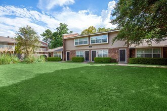 East Villa Apartments in Pearl, MS - Foto de edificio - Building Photo